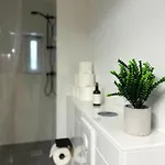 I Spacious Private In Heart Of *