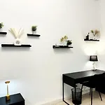 I Spacious Private In Heart Of *