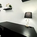 I Spacious Private In Heart Of *