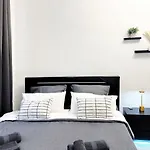 דירה I Spacious Private In Heart Of *