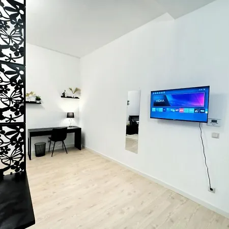 I Spacious Private In Heart Of Appartement