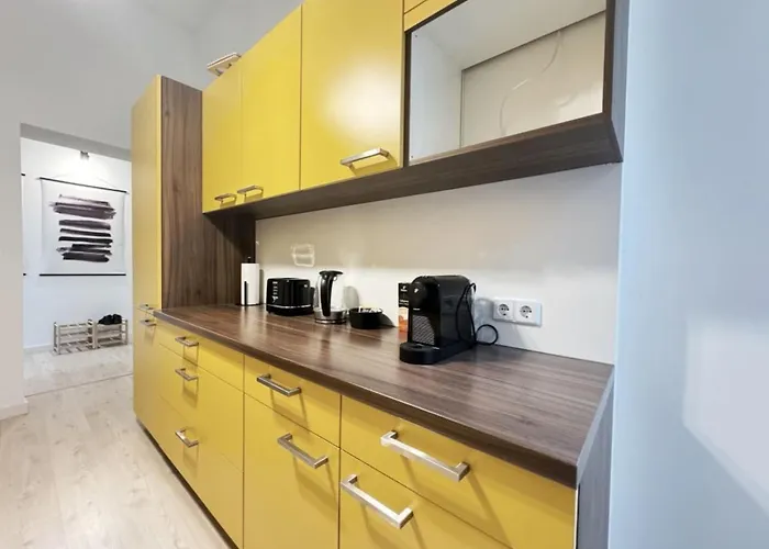 I Spacious Private In Heart Of דירה *