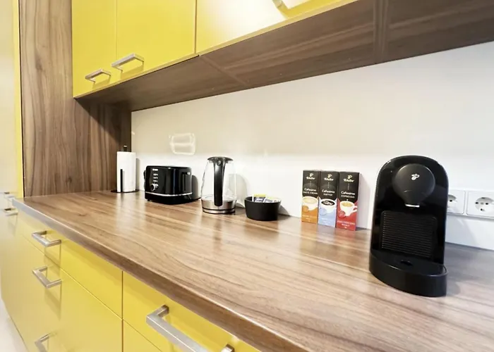 I Spacious Private In Heart Of