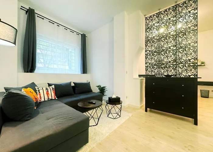 I Spacious Private In Heart Of *