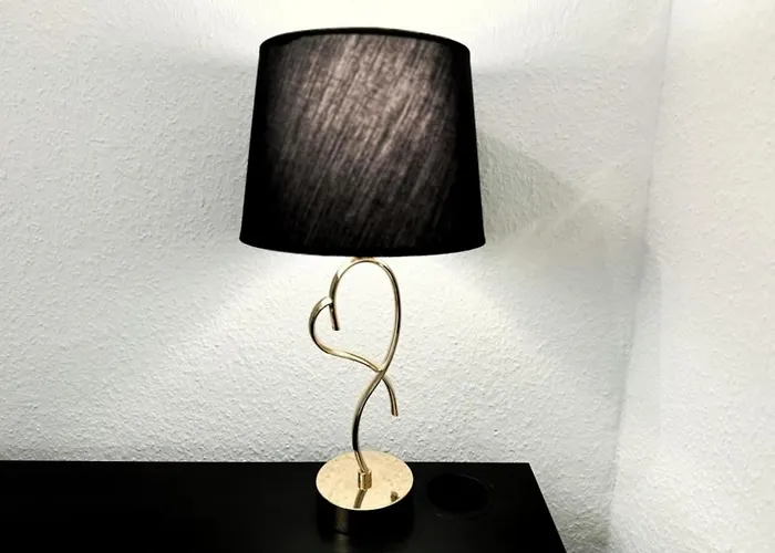 I Spacious Private In Heart Of