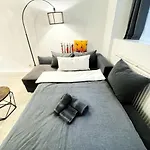 Lejlighed I Spacious Private In Heart Of