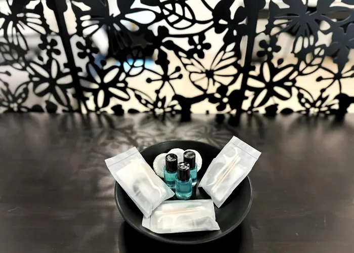 I Spacious Private In Heart Of