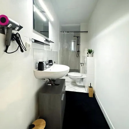 I Spacious Private In Heart Of