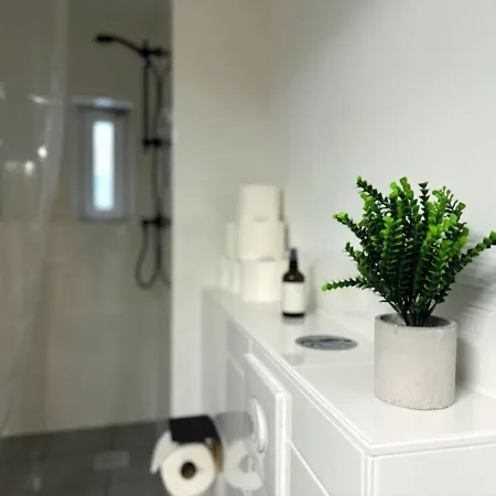 I Spacious Private In Heart Of *