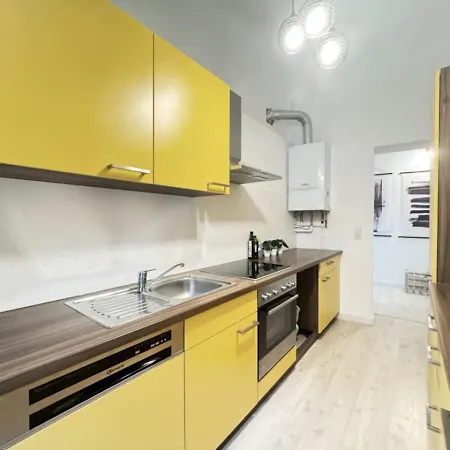 Apartment I Spacious Private In Heart Of