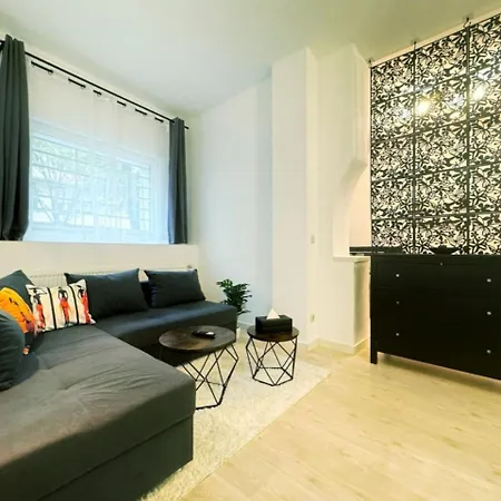 I Spacious Private In Heart Of *