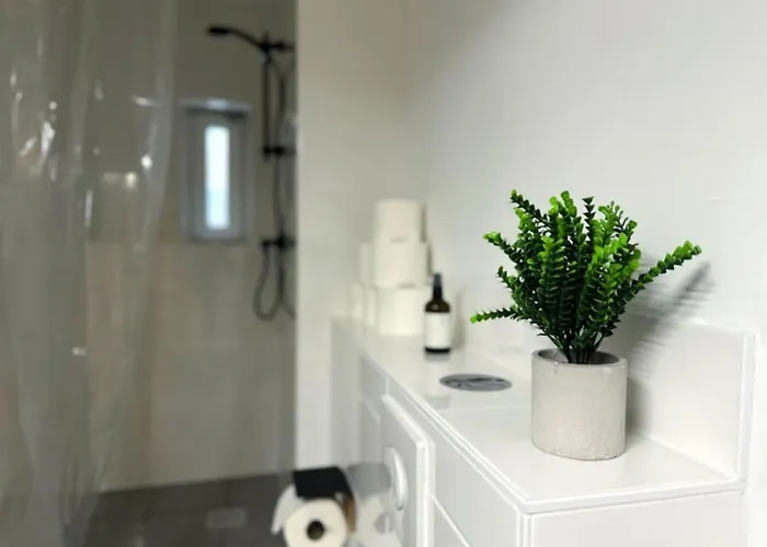 I Spacious Private In Heart Of *